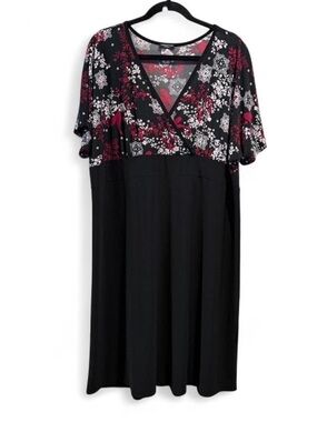 Perseption Women Plus Floral Top in Black and Berry